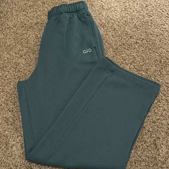 ALO Yoga Pants - Alo Accolade straight leg sweatpants